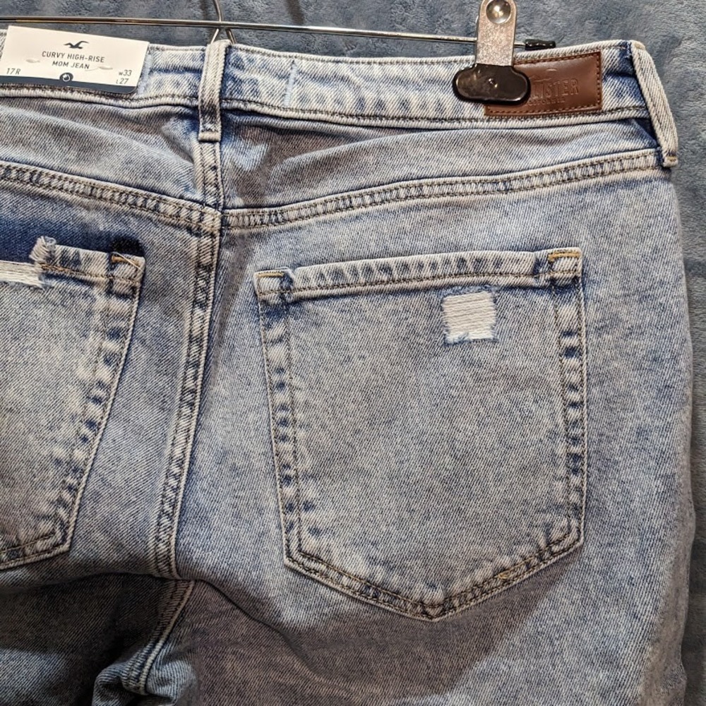 Hollister Curvy High Rise Mom Jeans Light Wash Distressed 17R W33 L27 Denim NWT - Picture 9 of 10
